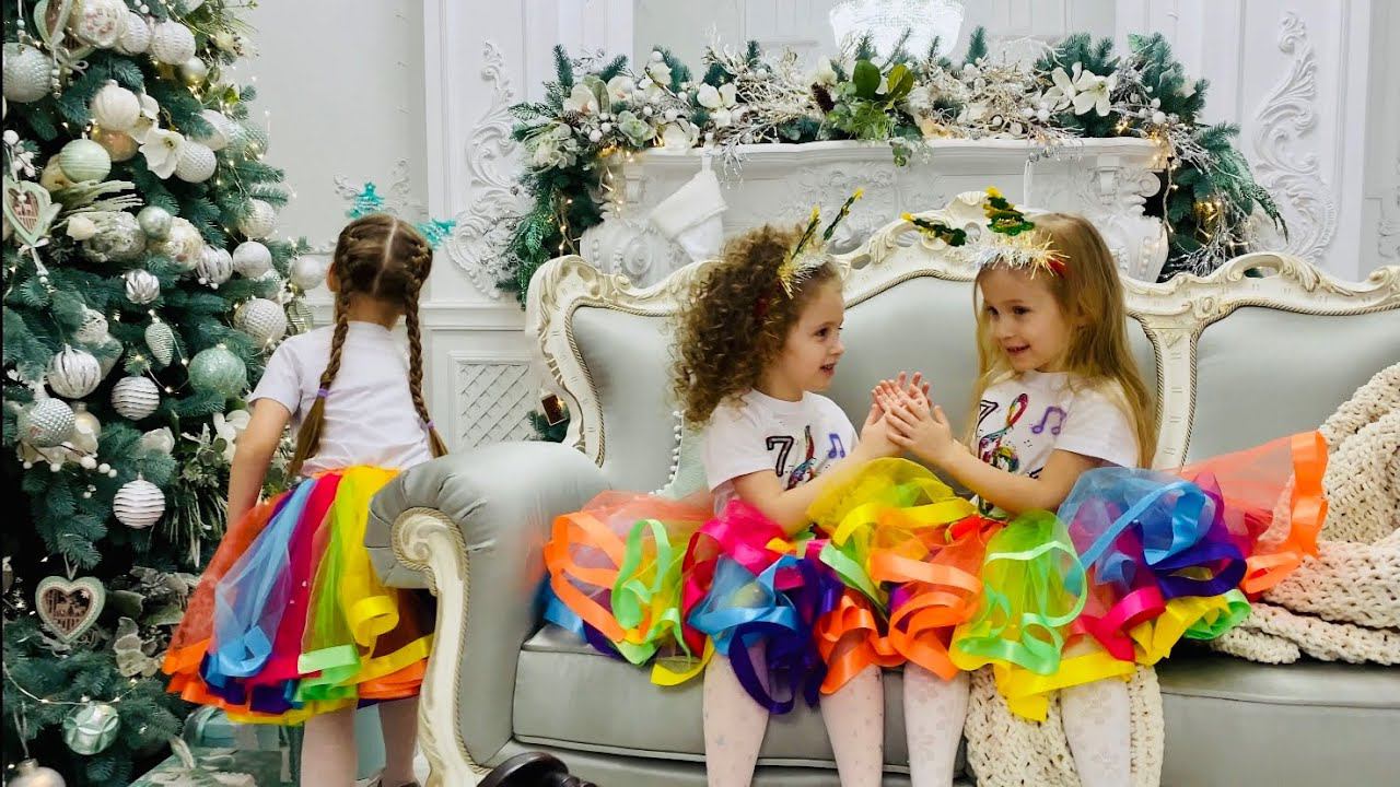 Я Узнала маленький секрет! Ёлочке не холодно Зимой! Ансамбль с Ангелишкой Мышкой. смотреть онлайн