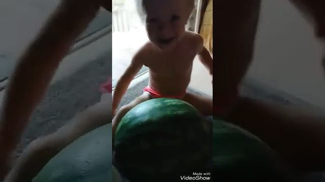 Играем с арбузом смотреть онлайн