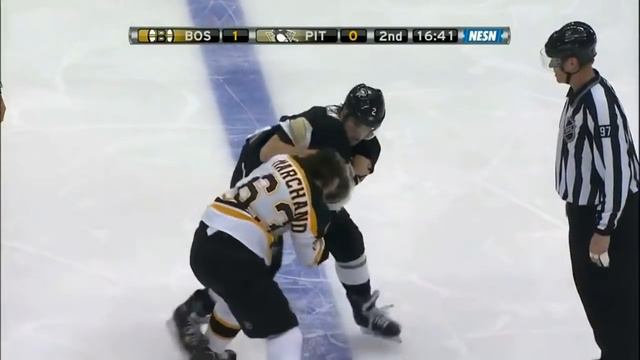 Brad Marchand slewfoots Matt Niskanen [HD] {Dual Feed} смотреть онлайн
