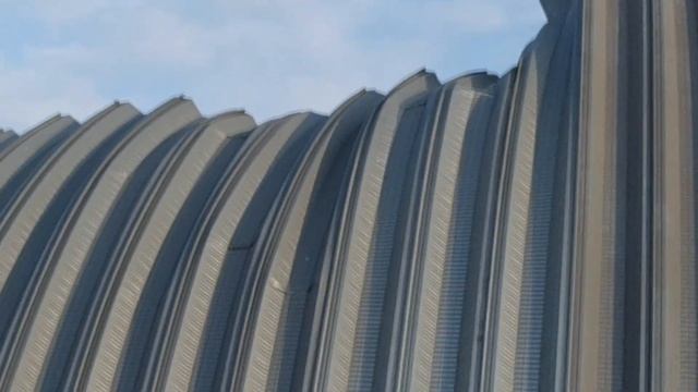 Бескаркасный ангар опять поломался в третий раз однако смотреть онлайн