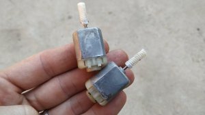 Простая самоделка из моторчиков