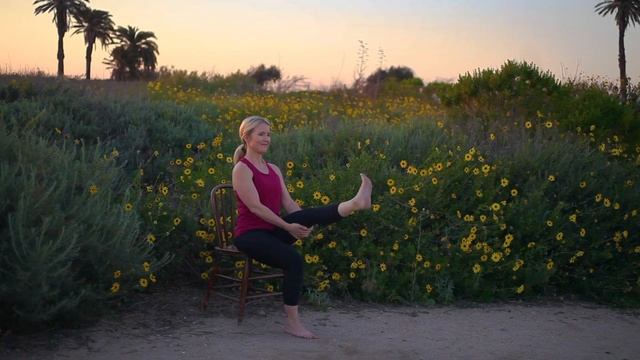 10 Minute Chair Yoga Total Body Stretch смотреть онлайн