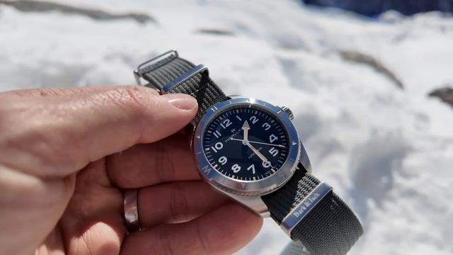 How To Use A Compass Bezel.