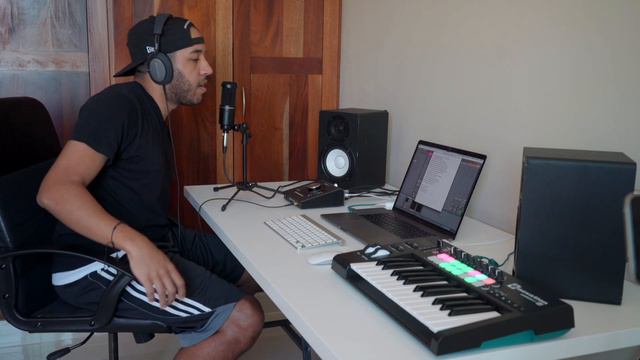 Novation LaunchKey 25 Ableton Live Performance - "On The Road" смотреть онлайн
