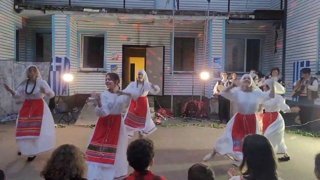 Танец «Na Sou po» на День народного творчества Греции смотреть онлайн
