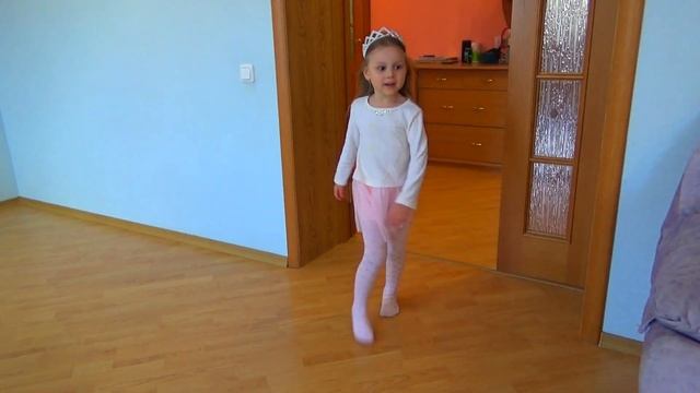 Уля и Саша побеждают микробов. Правила поведения для детей. Носим маски и обрабатываем руки. смотреть онлайн