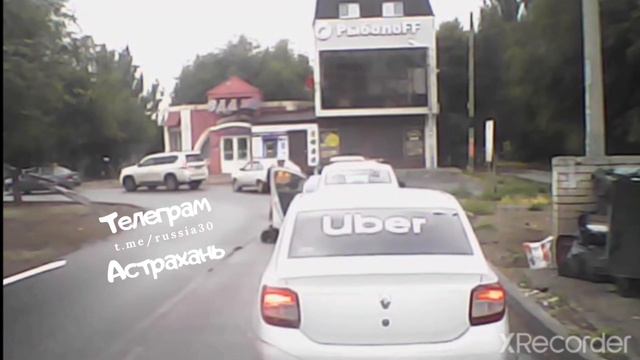 Сегодня утром на Татищева в Астрахани, возле переезда, один олимпийский чемпион не вошел в поворот смотреть онлайн