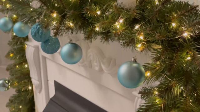 Гирлянда роса , вплетенная в еловый шлейф (еловая гирлянда) смотреть онлайн