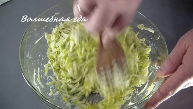 ОБАЛДЕННЫЕ ОЛАДЬИ из КАБАЧКОВ и КАПУСТЫ / Fritters from courgettes смотреть онлайн
