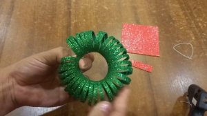 Новогодняя игрушка - веночек из фоамирана | Елочная игрушка? своими руками |