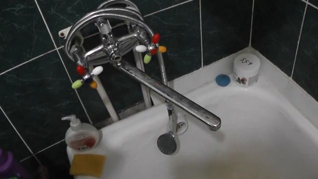 Очистка лейки душа от известкового налета уксусной кислотой. смотреть онлайн