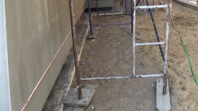 Дом из газобетона, мокрый фасад по минеральной вате и вентилируемый фасад с планкеном смотреть онлайн