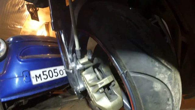 Замена передних колодок на Aprilia RSV 1000 R