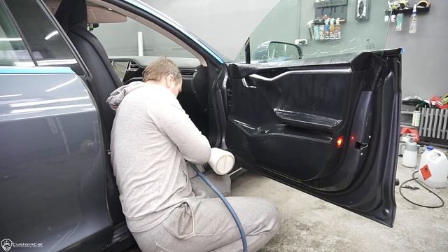 Tesla с шелухой от семечек. Детейлинг грязной электрички смотреть онлайн