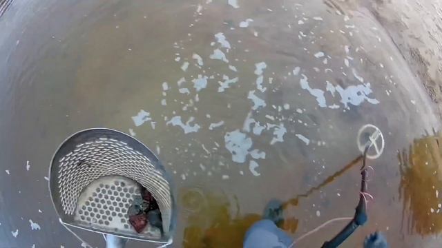 НАШЛИ ТЕЛЕФОН И НЕБИТЫЙ ПЛЯЖ В КИЕВЕ смотреть онлайн