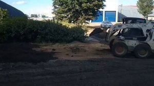 Как укладывается асфальтогранулят (крошка асфальтная) / repair of roads