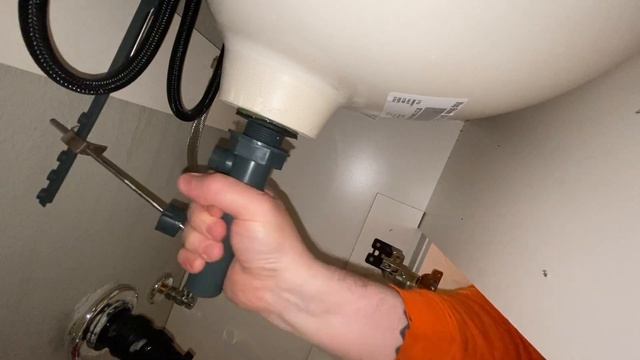 How to Remove a Bathroom Sink Drain Sealed with Silicone Sealant смотреть онлайн
