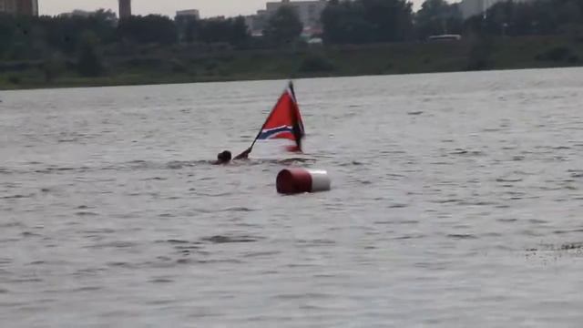 Заплыв в Бердске с флагом Новороссии
