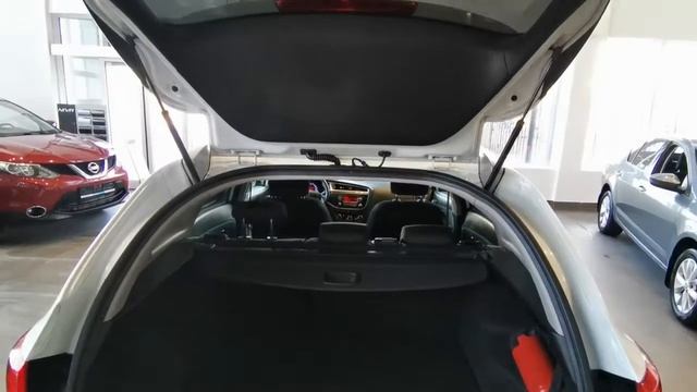 KIA CD Cee`d смотреть онлайн