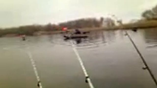 Рыбалка на плотву (бортовой удочкой) смотреть онлайн