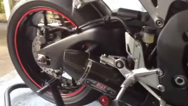 Honda CBR1000RR Fireblade 2012 Yoshimura R77 exhaust flame смотреть онлайн
