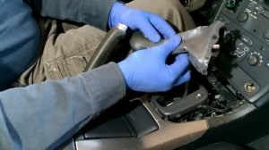 Вольво S60, S80. Снятие чехла ручки АКПП, ручника.