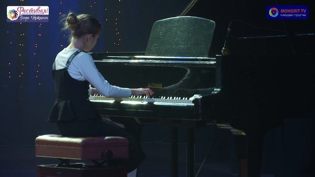 Димарецька Евеліна виконує Біскупська Чому б ні смотреть онлайн