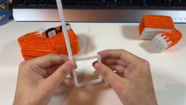 Making a Minecraft Fox out of pipe cleaners смотреть онлайн