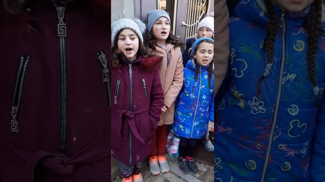 С Рождеством Христовым, друзья, счастья, мира и добра Вам. Colindatorii смотреть онлайн