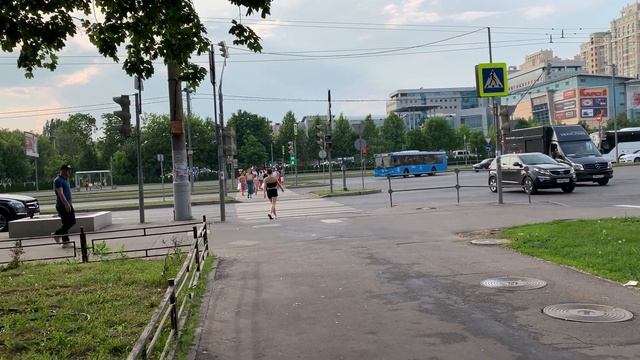 18:00, воскресение, 09 июня 2019 - стрит-ритейл: Проспект Вернадского, 9/10 смотреть онлайн