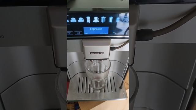 Siemens EQ 6 nach 20 sec Spannung zu hoch oder zu niedrig смотреть онлайн