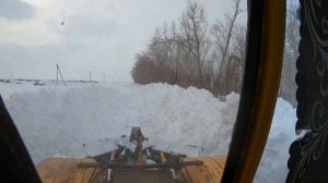 Трактор Кировец. Пробиваю дорогу буровикам.
