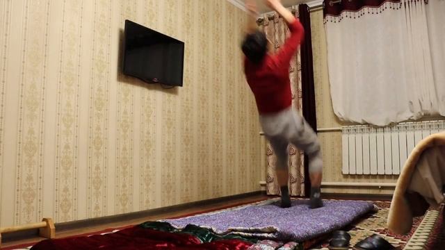 КАК НАУЧИТЬСЯ ЗАДНЕЕ САЛЬТО ДОМА смотреть онлайн