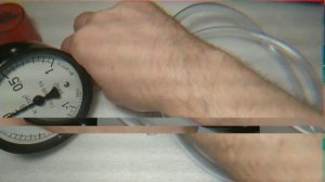 Измерение разрежения во впускном коллекторе с помощью манометра, абсолютное или избыточное давление