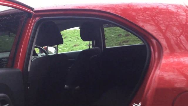 Kia Rio 1.1CRDi SE 5dr Walkaround Blaze Red смотреть онлайн