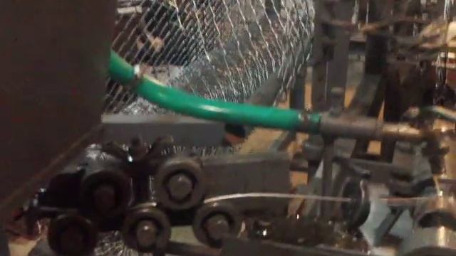 изготовление сетки "Рабица" из проволоки диам. 2,5мм высотой 1,8м в г.Кольчугино. 1 часть смотреть онлайн