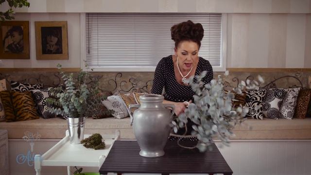 Eucalyptus/Silver Dollar Gum Topairy Arrangement Floristry Tutorial смотреть онлайн