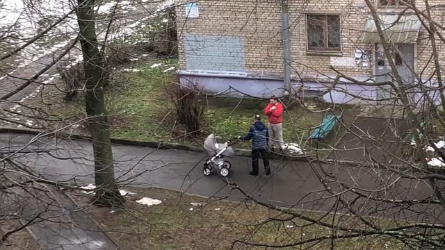 Как нужно гулять с ребёнком смотреть онлайн