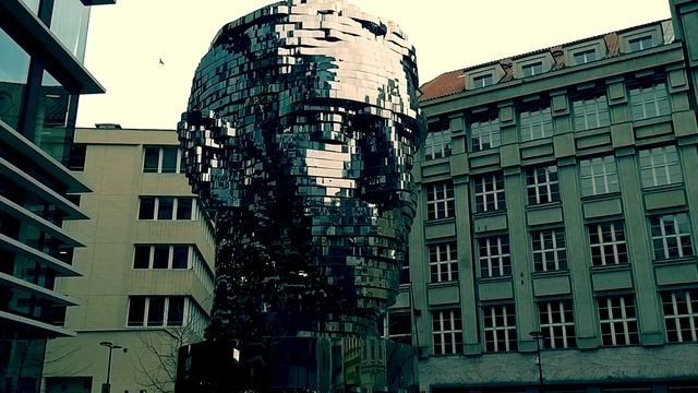 Необычный объект в центре Праги смотреть онлайн