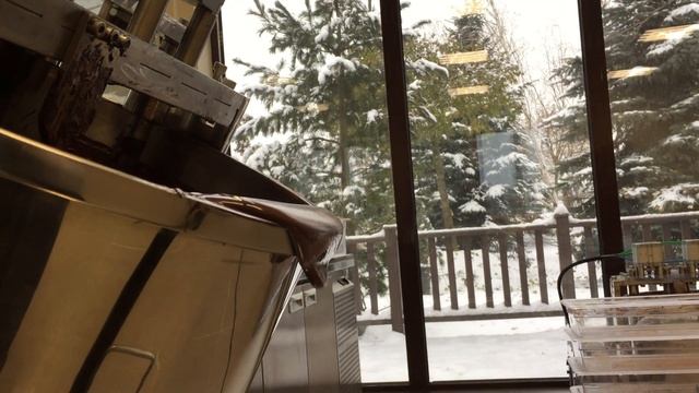 Слив шоколадной массы смотреть онлайн