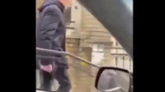 Гончаренко Леха, загубив зброю та почав тікати ....до гетьмана парашенко... смотреть онлайн