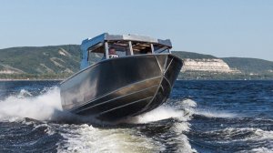 Первый выход прототипа кабинной моторной лодки от Салюта.