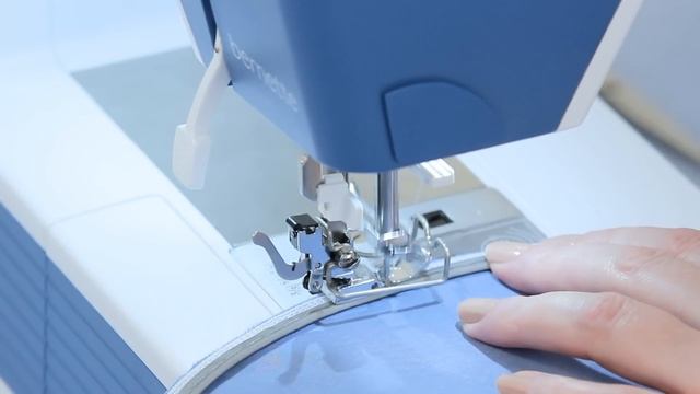 Как вшить кант в готовое изделие? Мастер-класс - втачивание светоотражающего канта в капюшон. смотреть онлайн