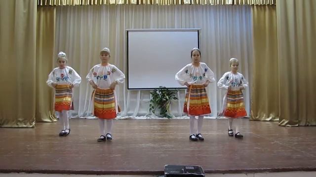 Ансамбль танца "Росток" средняя группа - Пошла млада за водой смотреть онлайн