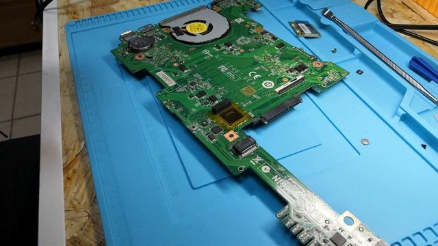 MSI U270DX замена клавиатуры, она все же не выдержала))) смотреть онлайн