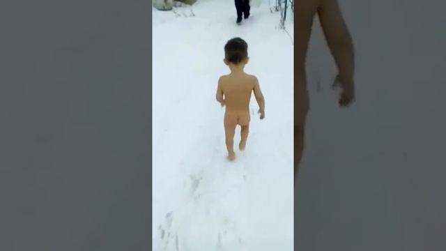 1,8месяцев,закаляемся! Арсений молодец! смотреть онлайн