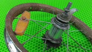 Потрясающая самоделка из старого велосипедного колеса!!!