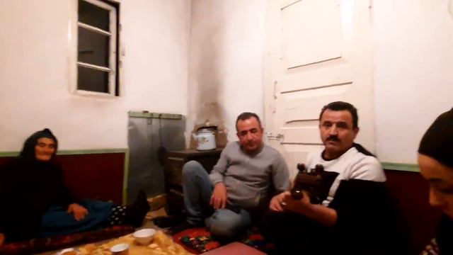 Замоне дар хонаи Модар бо Модар.Ҳамроҳи акои Давлаталӣ.Илоҷам чист?(1) смотреть онлайн