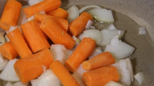 Ніжний кролик під вершковим соусом в духовці / Нежный кролик под сливочным соусом в духовке смотреть онлайн