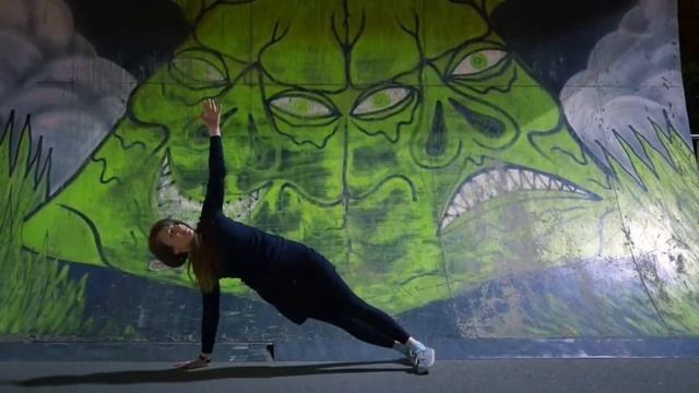 Йога на скейтплощадке в Парке Горького смотреть онлайн